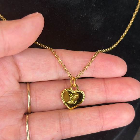 Louis vuttion Gold Heart Pendant Necklace - Picture 3 of 5